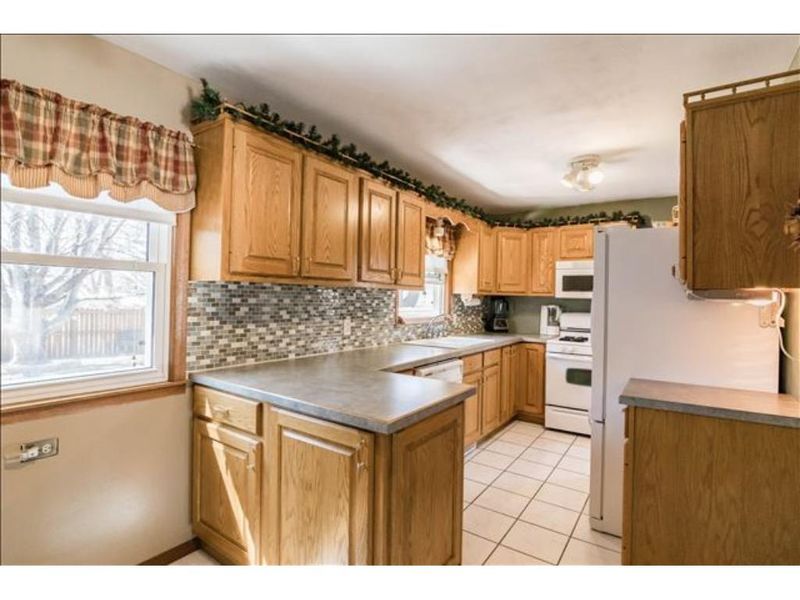 805 8th St NE, Waseca, MN 56093