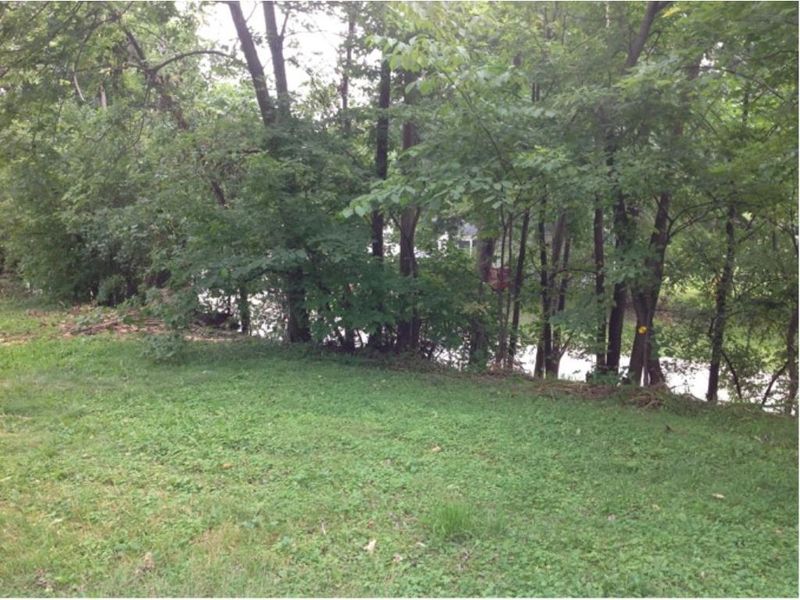 424 Hoosac St W, Waterville, MN 56096