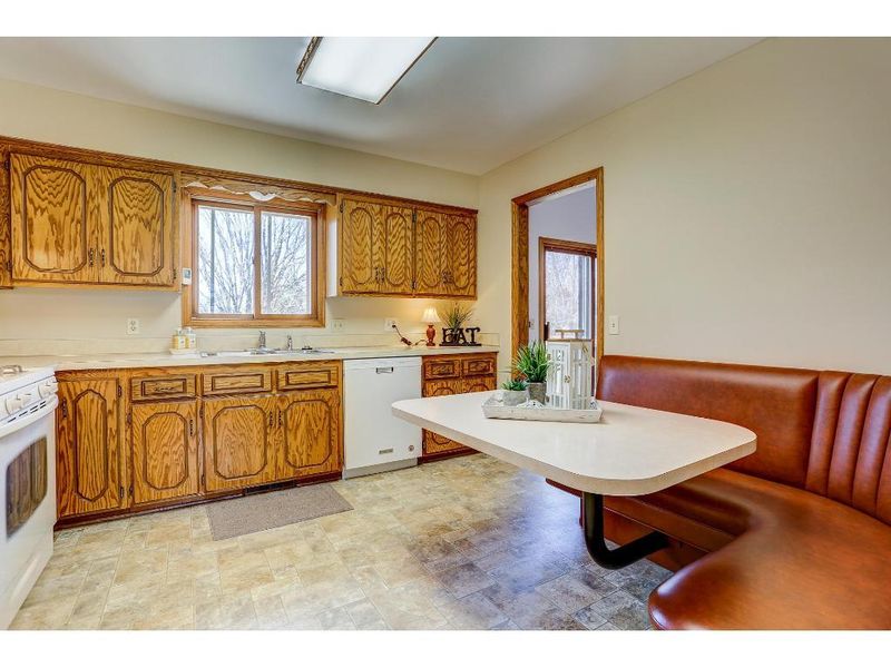 1513 Oakwood Ter, Shoreview, MN 55126