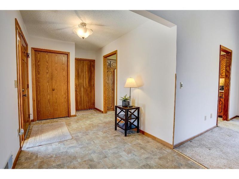 1513 Oakwood Ter, Shoreview, MN 55126