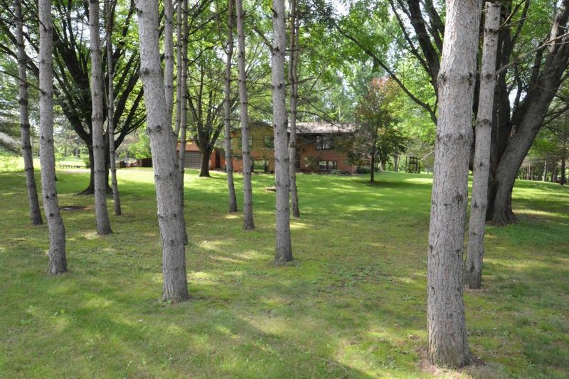 10555 62nd St N, Stillwater, MN 55082