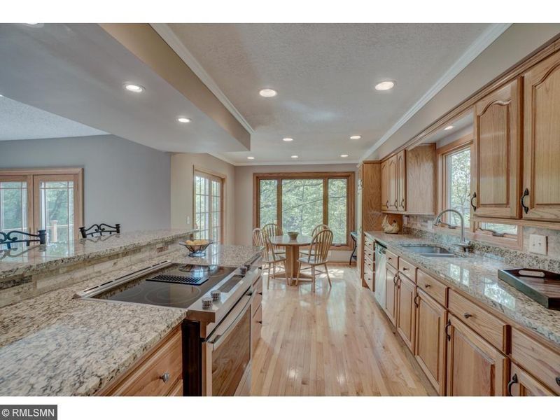 1176 Amble Dr, Arden Hills, MN 55112