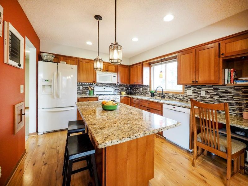 4371 Metcalf Dr, Eagan, MN 55122