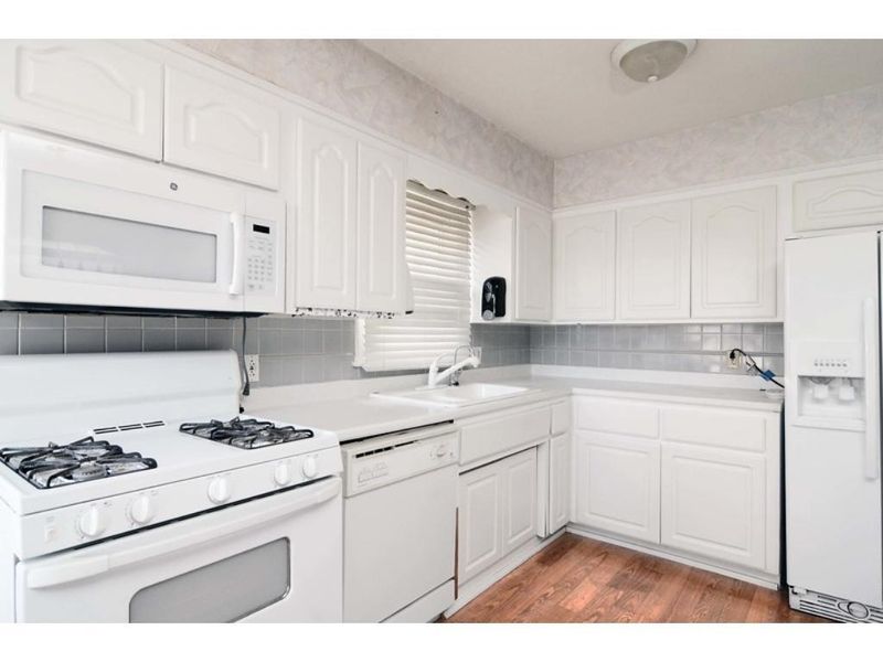 801 Hyacinth Ave E, Saint Paul, MN 55106