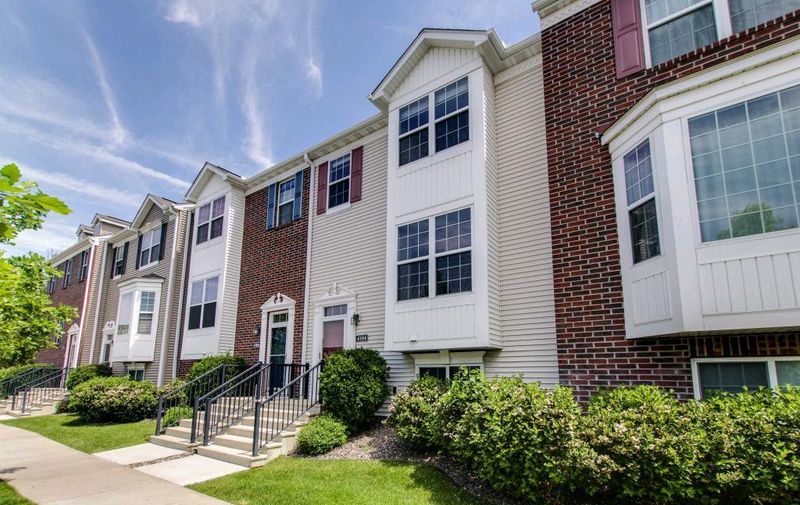 4104 Parker Trl, Robbinsdale, MN 55422