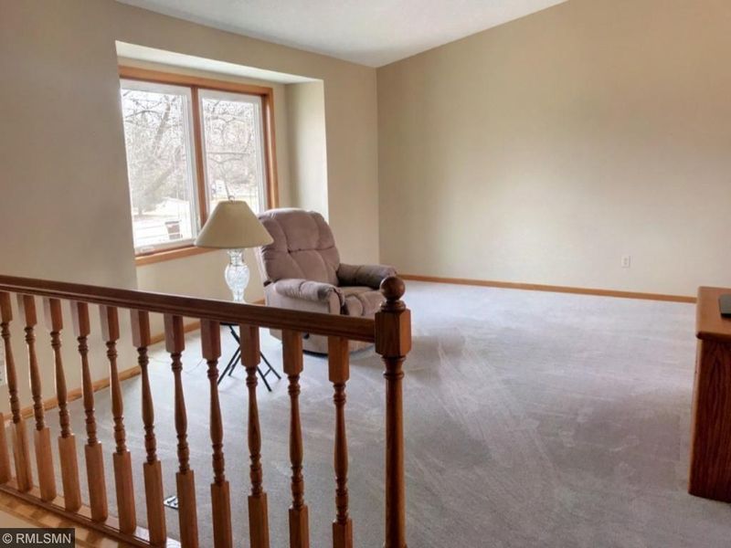 1072 Bonnieview Cir, Woodbury, MN 55129