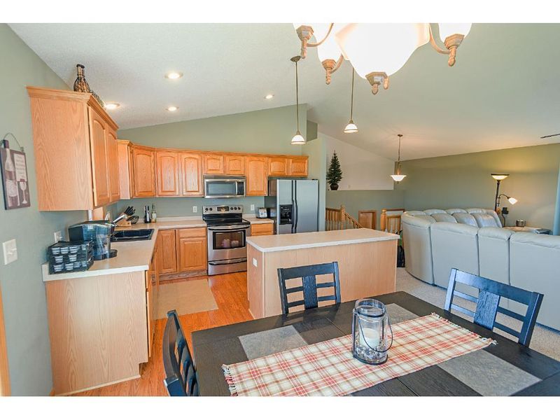 103 Holly Ln, Janesville, MN 56048