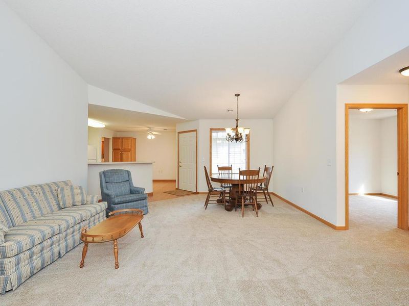 6025 Pond View Dr, Excelsior, MN 55331