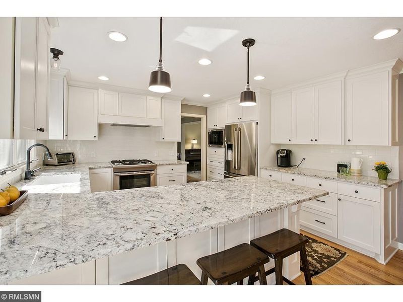 9371 Amsden Way, Eden Prairie, MN 55347