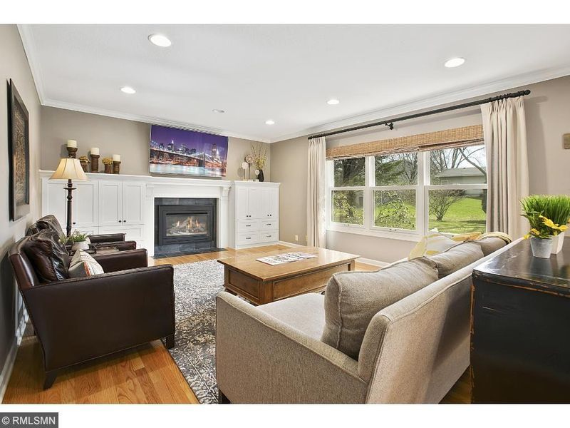 9371 Amsden Way, Eden Prairie, MN 55347