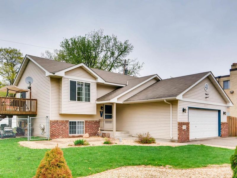 787 Bellwood Ave, Maplewood, MN 55117