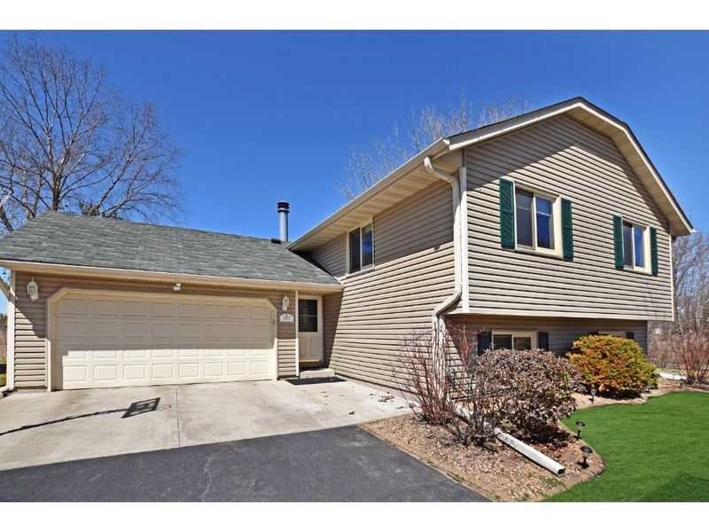 5935 Alameda St, Shoreview, MN 55126