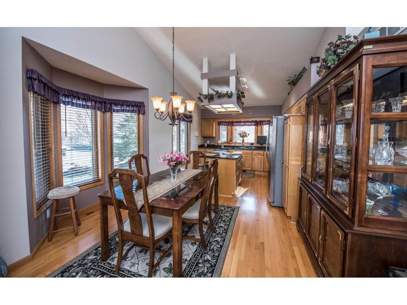14282 Peninsula Point Dr, Savage, MN 55378