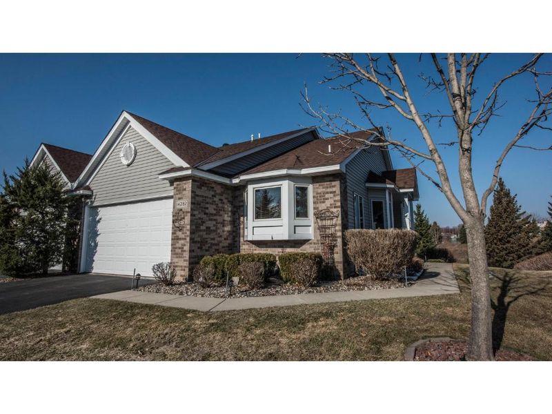 14282 Peninsula Point Dr, Savage, MN 55378