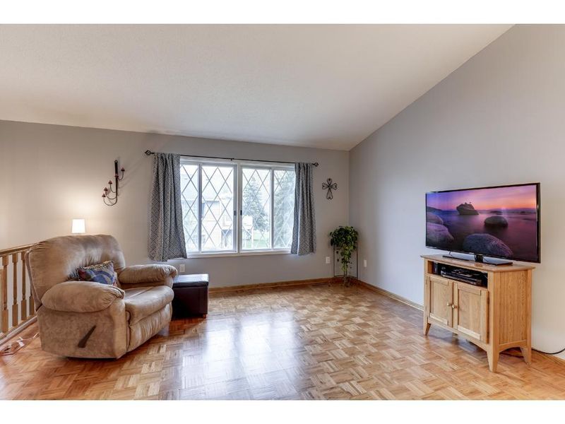 15827 Griffon Pa, Apple Valley, MN 55124
