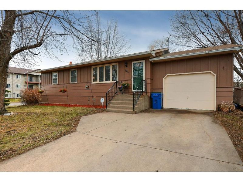 903 Proctor Ave NW, Elk River, MN 55330