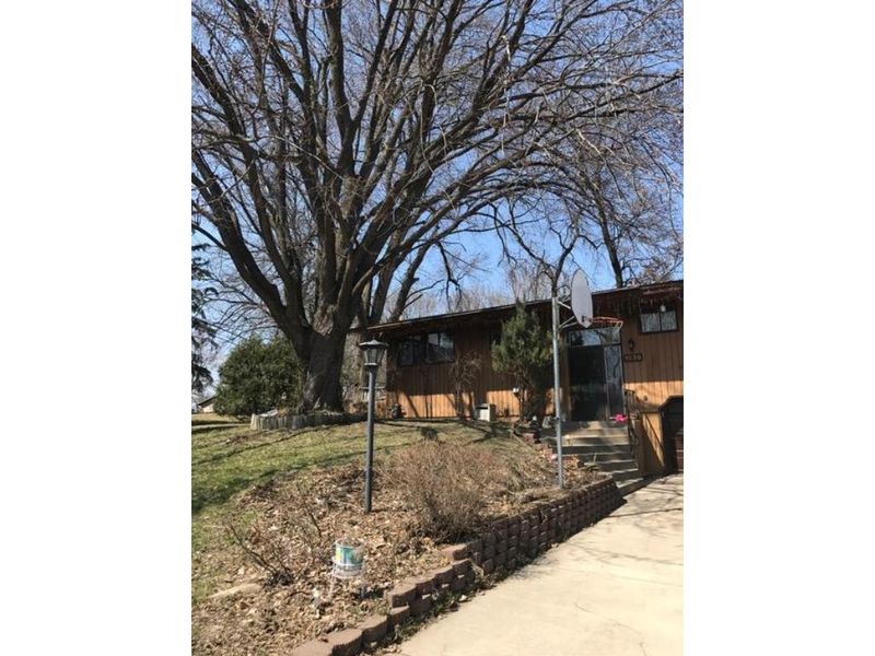 1539 Circle Ln, Burnsville, MN 55337