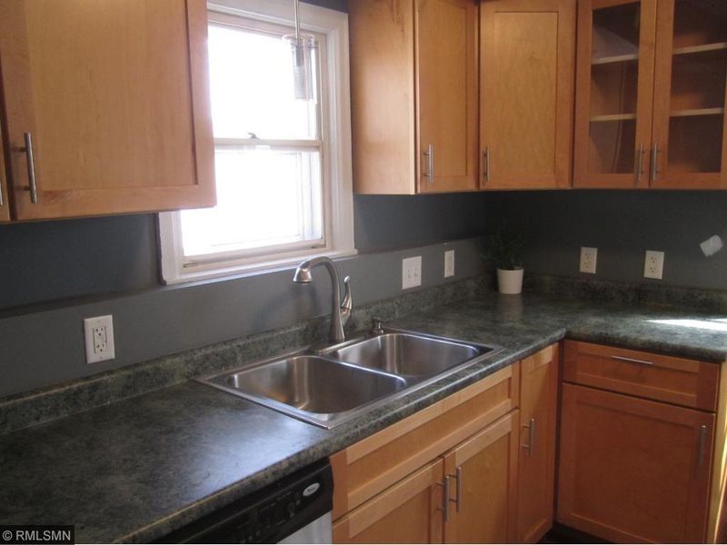 655 Nebraska Ave E, Saint Paul, MN 55106