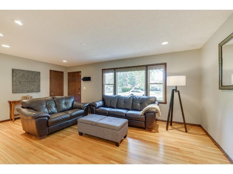 10006 Fremont Ave S, Bloomington, MN 55431