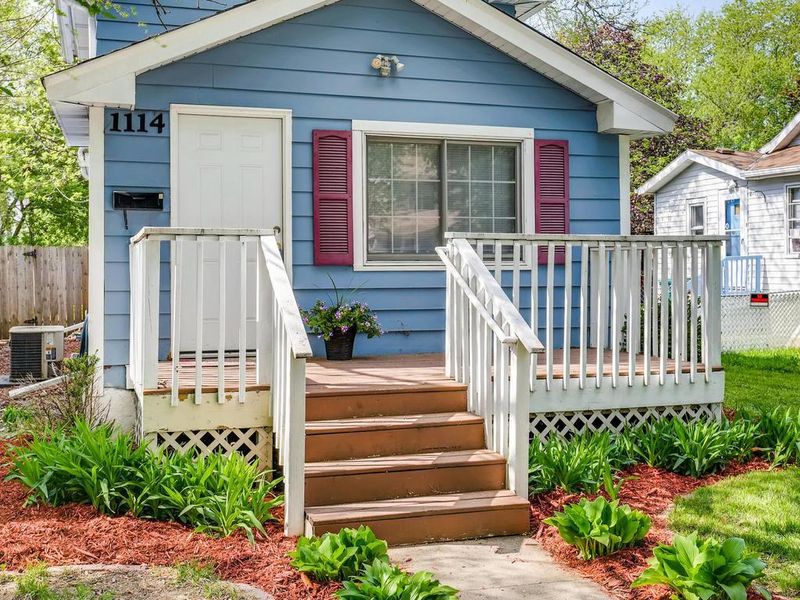 1114 Jessamine Ave E, Saint Paul, MN 55106