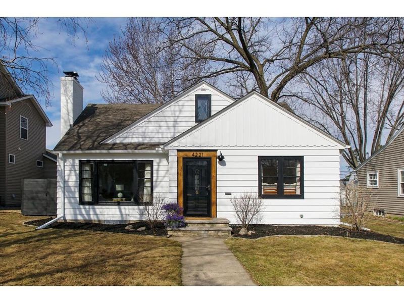 4221 Zenith Ave N, Robbinsdale, MN 55422