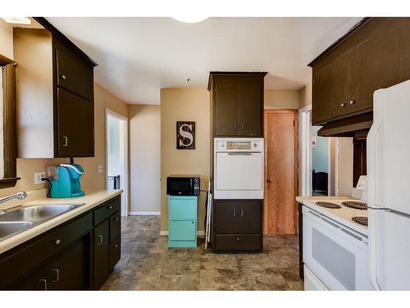 8008 65th Ave N, Brooklyn Park, MN 55428