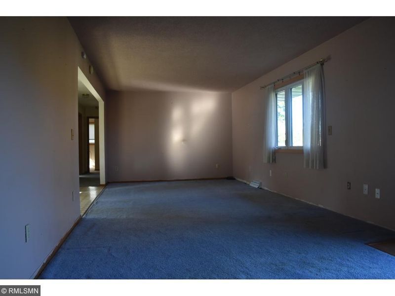 517 Barry Ave, Hinckley, MN 55037