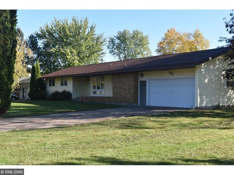 517 Barry Ave, Hinckley, MN 55037