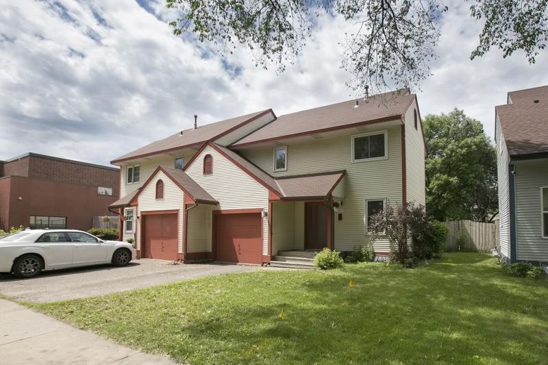 2220 13th Ave S, Minneapolis, MN 55404