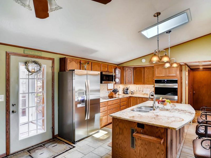 1673 Upper Afton Rd, Saint Paul, MN 55106