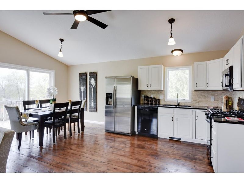 38 Hilltop Ln, Waconia, MN 55387