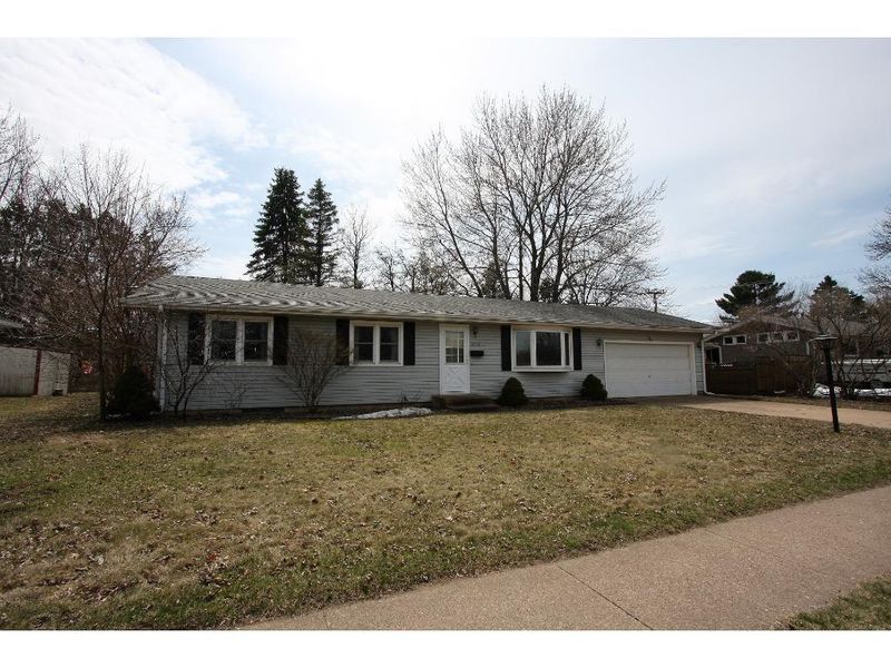 2327 Bartlett Ave, Altoona, WI 54720