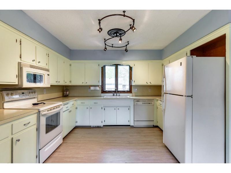1064 Miller St S, Shakopee, MN 55379