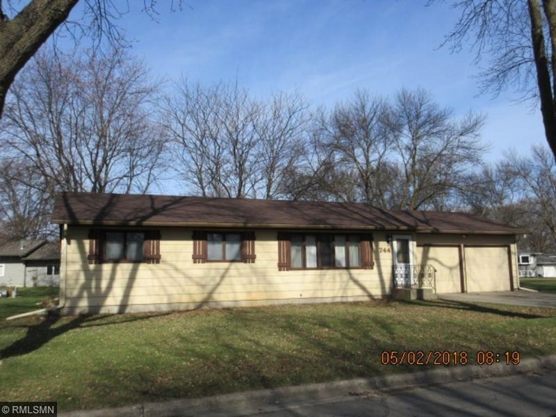 744 Sunset St SW, Hutchinson, MN 55350