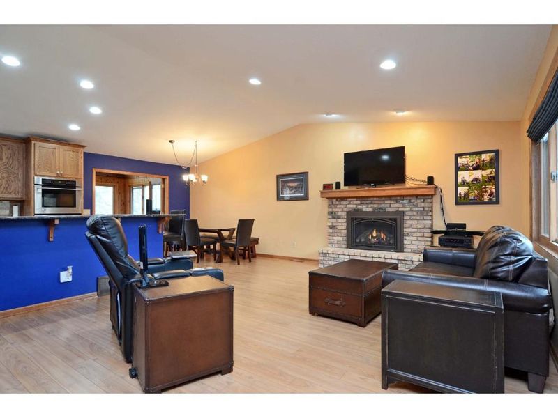 11359 Windrow Dr, Eden Prairie, MN 55344