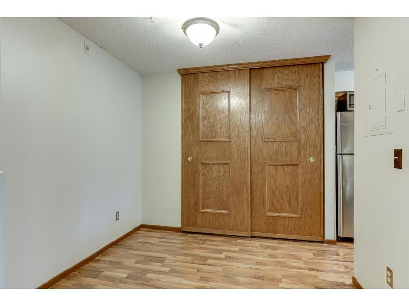 1392 Carling Dr #214, Saint Paul, MN 55108