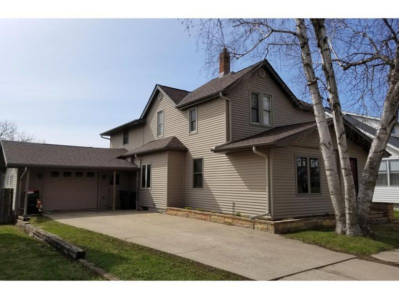 408 Cottonwood St, Winthrop, MN 55396