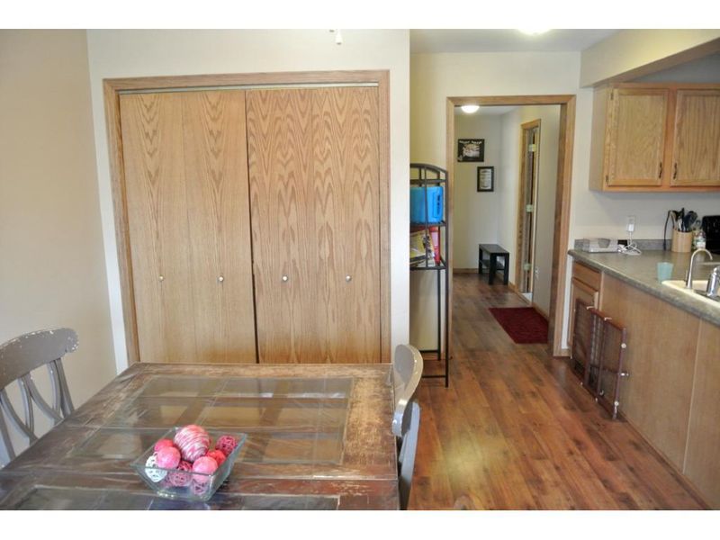 408 Cottonwood St, Winthrop, MN 55396
