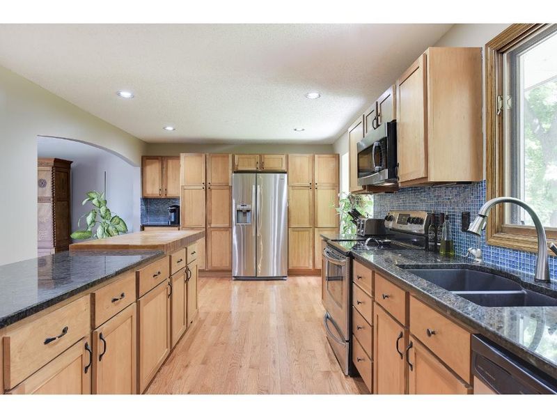 6600 Bayview Dr, Excelsior, MN 55331