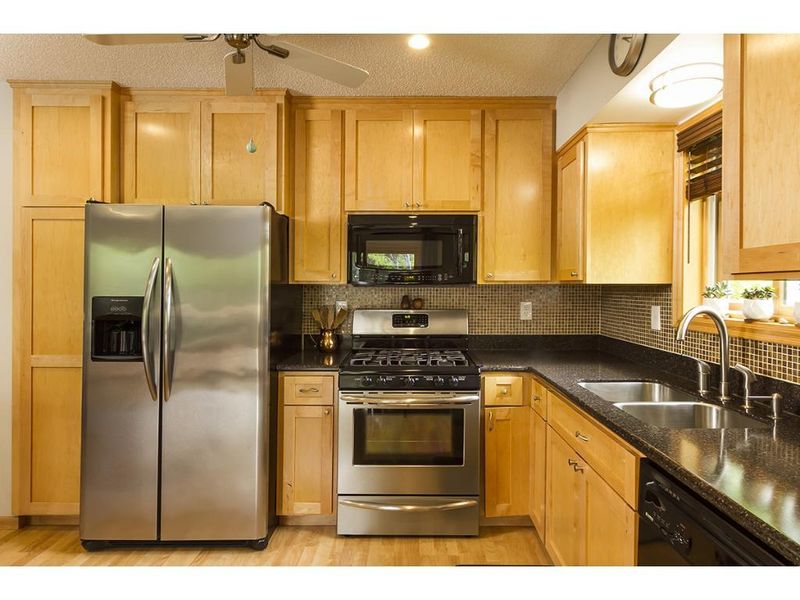 8124 Narcissus St, Victoria, MN 55386