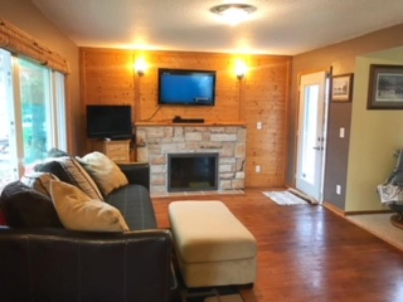 1752 Ruth St N, North Saint Paul, MN 55109