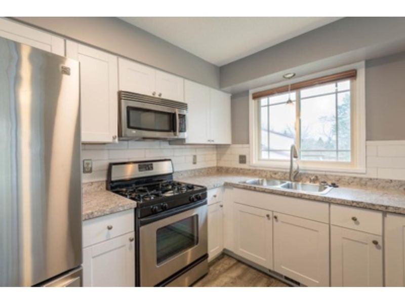 12373 Travois Rd, Eden Prairie, MN 55347