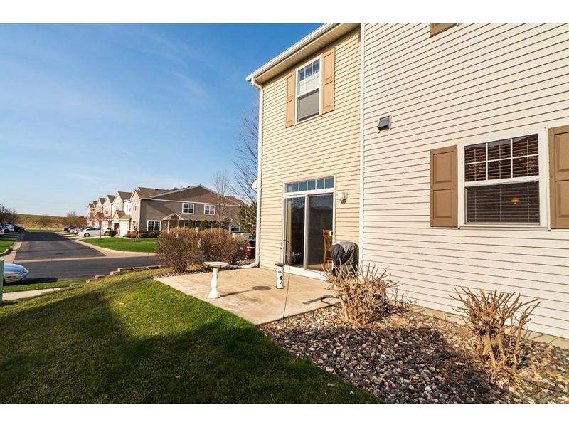 1933 Sierra Dr #1604, Hastings, MN 55033