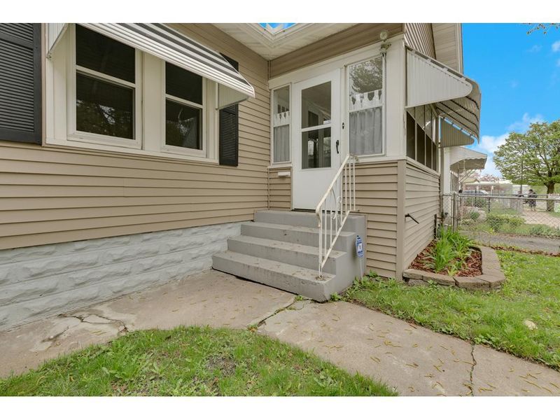 111 Geranium Ave E, Saint Paul, MN 55117