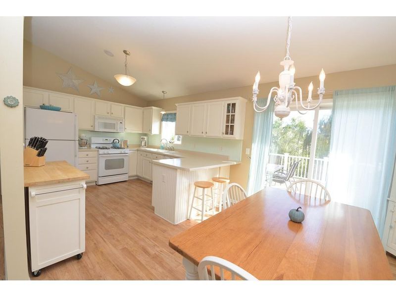 2458 Deerwoods Ct, Mayer, MN 55360