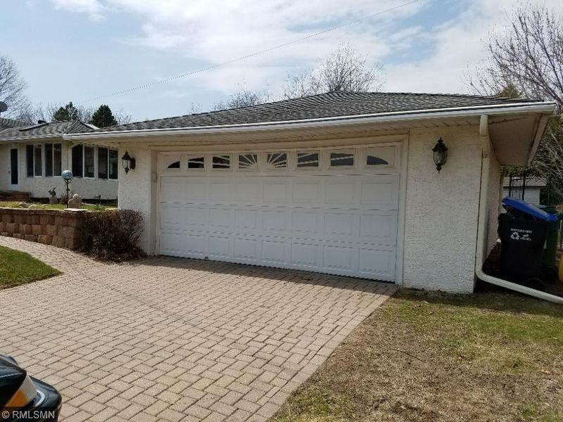 1771 Stanbridge Ave, Roseville, MN 55113