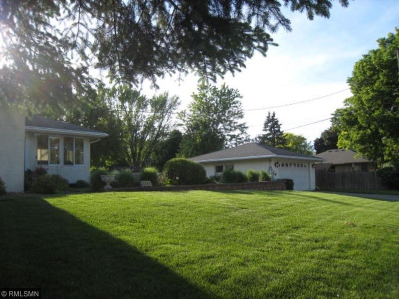 1771 Stanbridge Ave, Roseville, MN 55113
