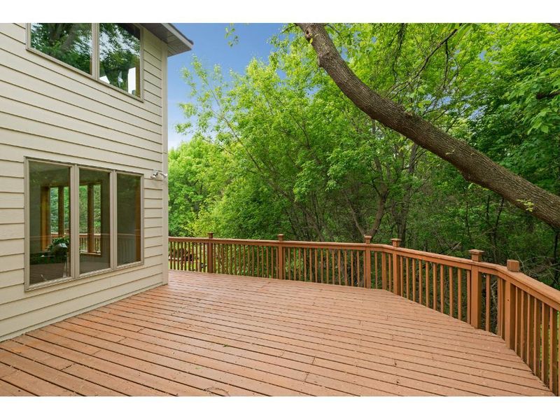 2520 Haller Ln E, Maplewood, MN 55119