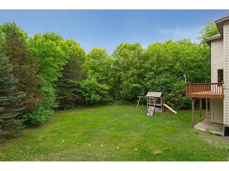 2520 Haller Ln E, Maplewood, MN 55119