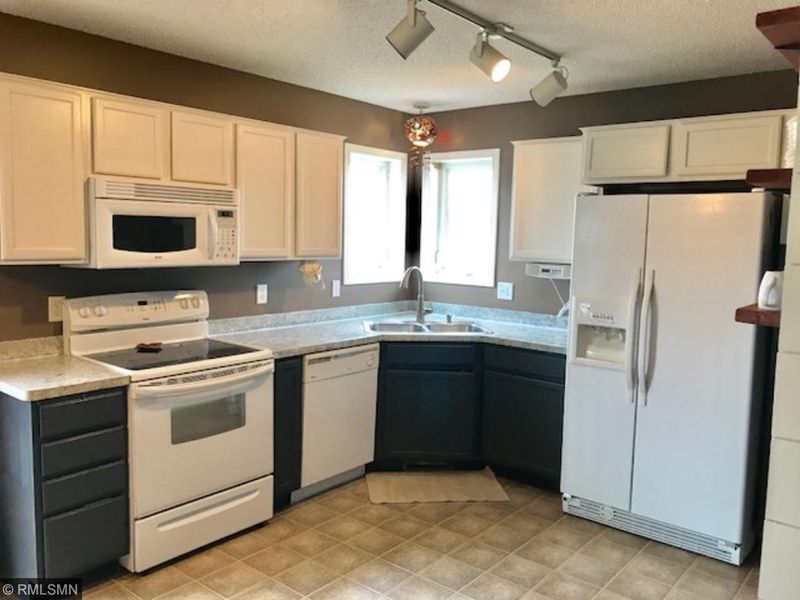 331 Douglas Dr S, Annandale, MN 55302